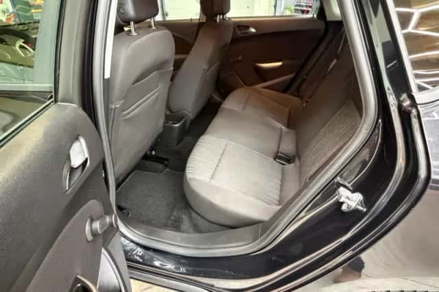 Opel Astra (2011) thumbnail 6