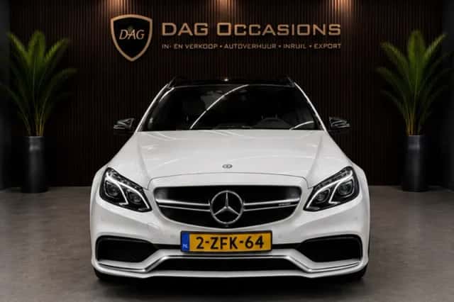 Mercedes-Benz E-Klasse (2015) thumbnail 2