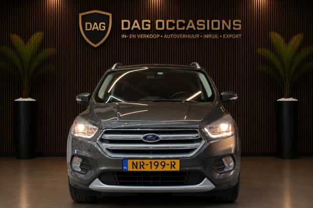 Ford Kuga (2017) thumbnail 2