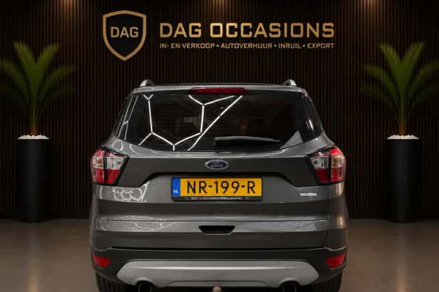 Ford Kuga (2017) thumbnail 3