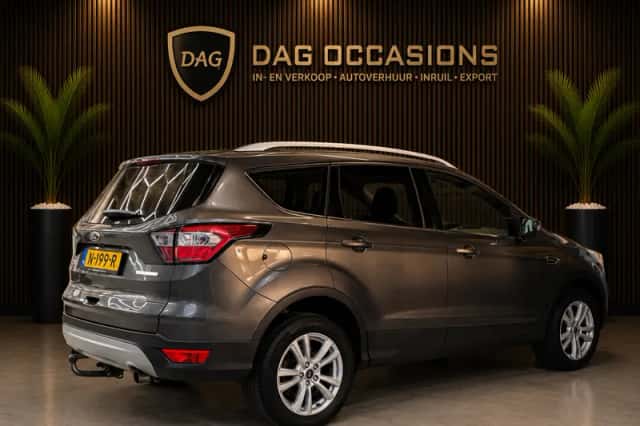 Ford Kuga (2017) thumbnail 4