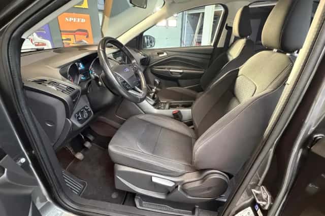 Ford Kuga (2017) thumbnail 5