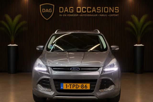 Ford Kuga (2013) thumbnail 2