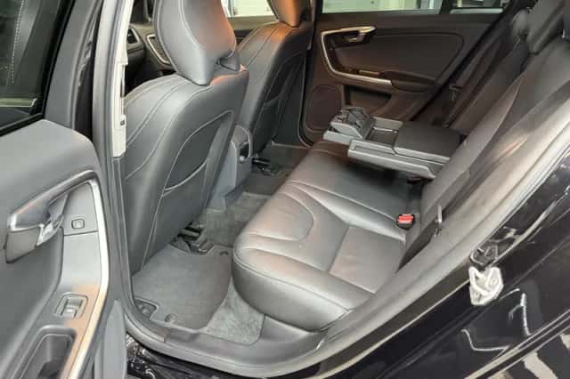 Volvo V60 (2015) thumbnail 6