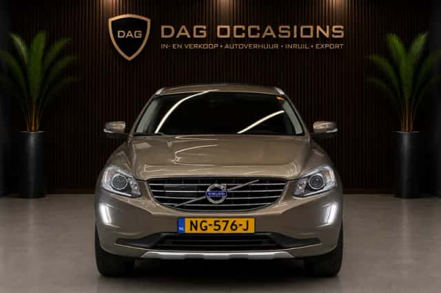 Volvo XC60 (2015) thumbnail 2