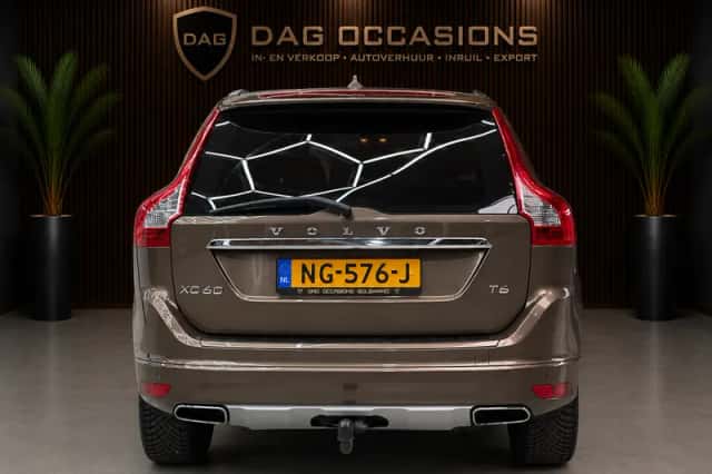 Volvo XC60 (2015) thumbnail 3