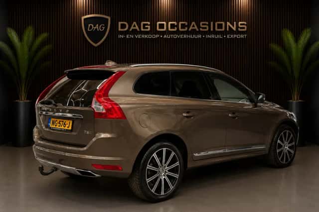Volvo XC60 (2015) thumbnail 4