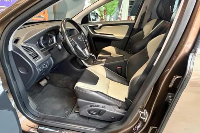 Volvo XC60 (2015) thumbnail 5