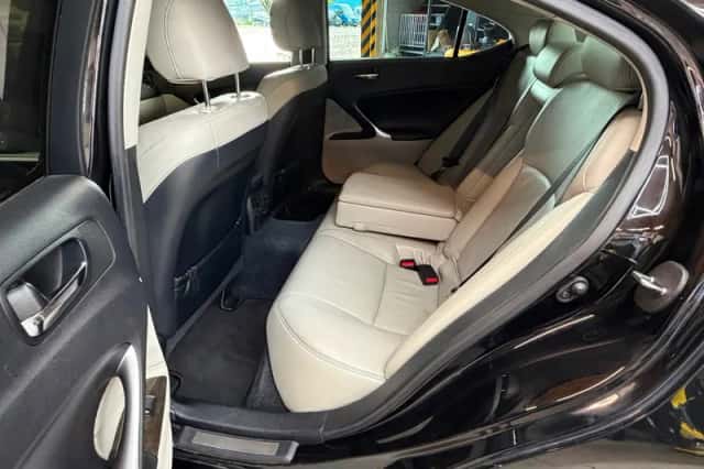 Lexus IS (2008) thumbnail 6