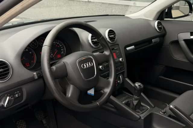 Audi A3 (2010) thumbnail 2