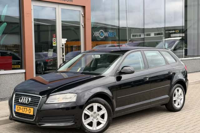 Audi A3 (2010) thumbnail 3