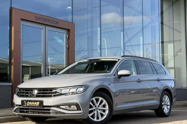 Volkswagen Passat (2023) thumbnail 1
