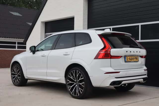 Volvo XC60 (2018) thumbnail 3