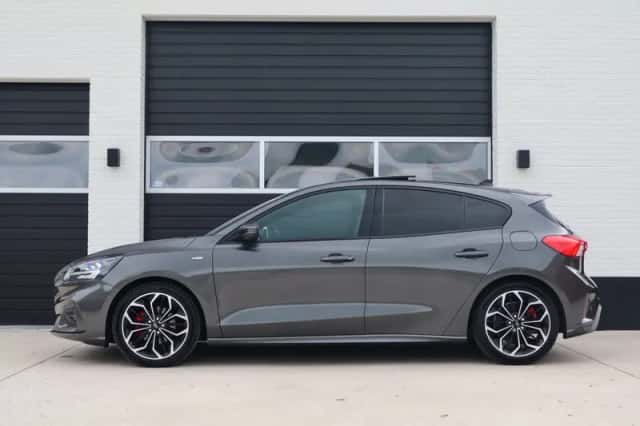 Ford Focus (2019) thumbnail 2