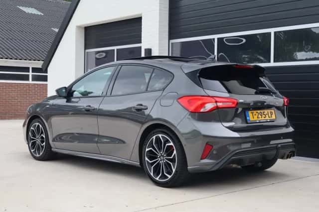 Ford Focus (2019) thumbnail 3
