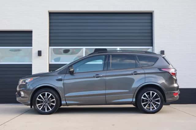 Ford Kuga (2017) thumbnail 2