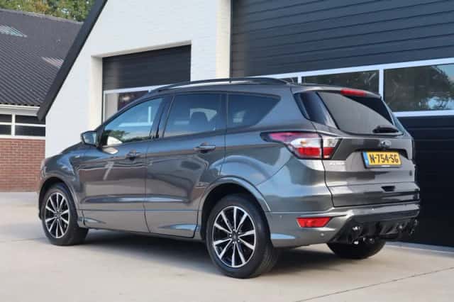 Ford Kuga (2017) thumbnail 3