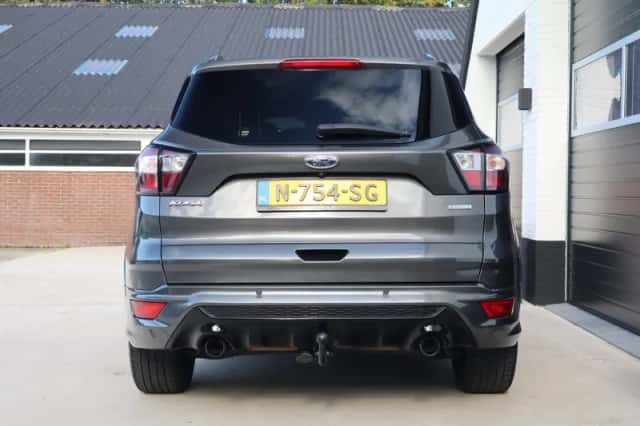 Ford Kuga (2017) thumbnail 4