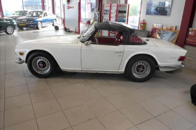Triumph TR6 (1973) thumbnail 2
