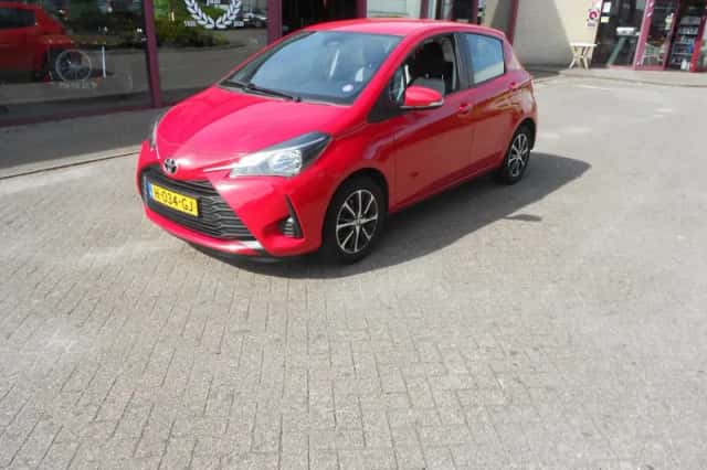 Toyota Yaris (2020) thumbnail 1