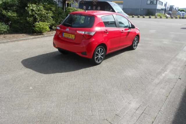 Toyota Yaris (2020) thumbnail 4