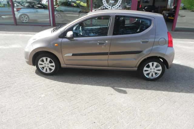 Suzuki Alto (2011) thumbnail 2