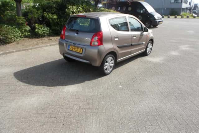 Suzuki Alto (2011) thumbnail 4