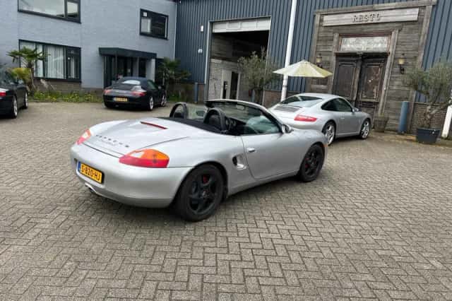 Porsche Boxster (2001) thumbnail 2