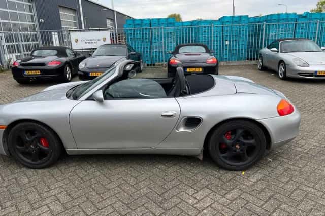 Porsche Boxster (2001) thumbnail 3