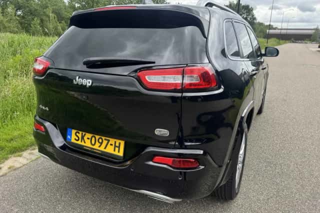 Jeep Cherokee (2018) thumbnail 3