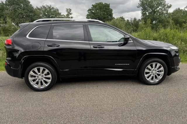 Jeep Cherokee (2018) thumbnail 5