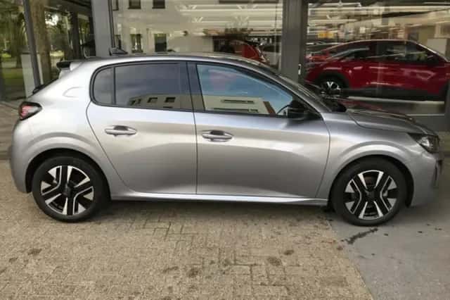 Peugeot 208 (2024) thumbnail 4
