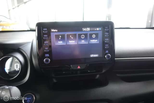 Toyota Yaris (2022) thumbnail 5