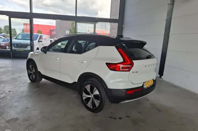 Volvo XC40 (2021) thumbnail 2
