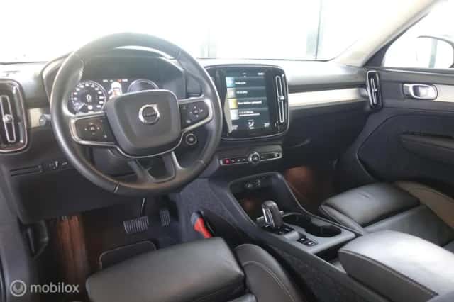 Volvo XC40 (2021) thumbnail 4