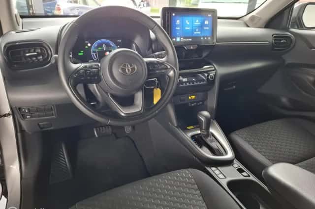 Toyota Yaris Cross (2025) thumbnail 3