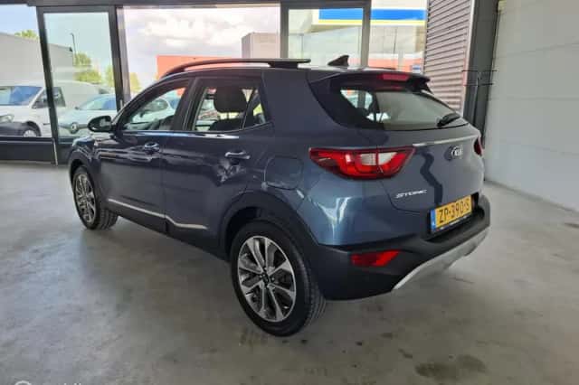 Kia Stonic (2019) thumbnail 2