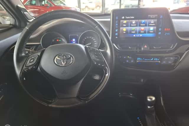 Toyota C-HR (2017) thumbnail 4