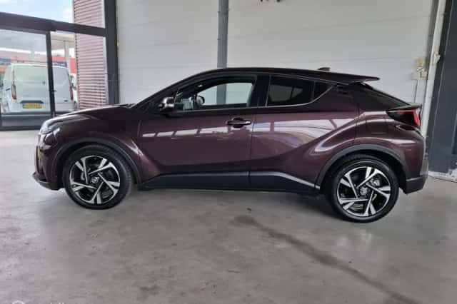 Toyota C-HR (2023) thumbnail 5