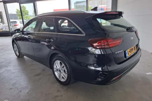 Kia Ceed (2021) thumbnail 2