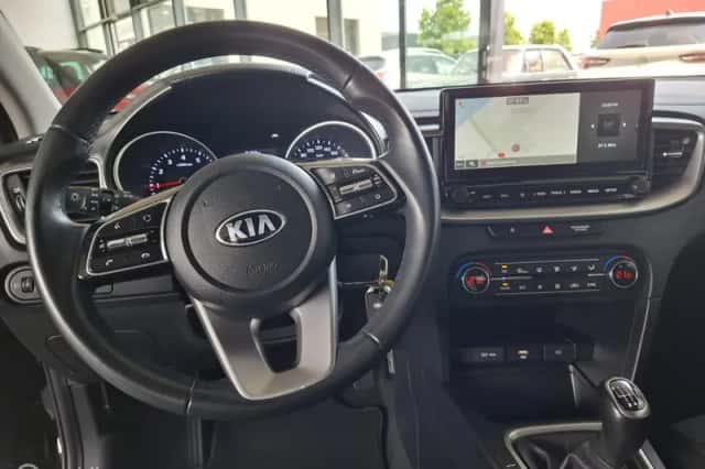 Kia Ceed (2021) thumbnail 3