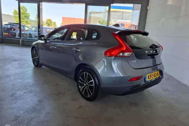 Volvo V40 (2019) thumbnail 2