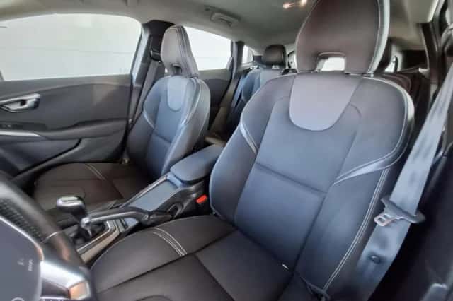 Volvo V40 (2019) thumbnail 3