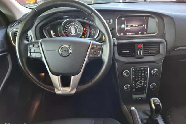Volvo V40 (2019) thumbnail 4