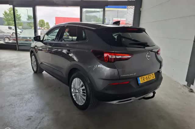 Opel Grandland (2018) thumbnail 2