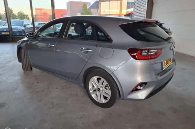 Kia Ceed (2021) thumbnail 2