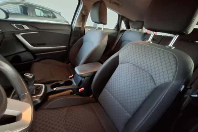 Kia Ceed (2021) thumbnail 3