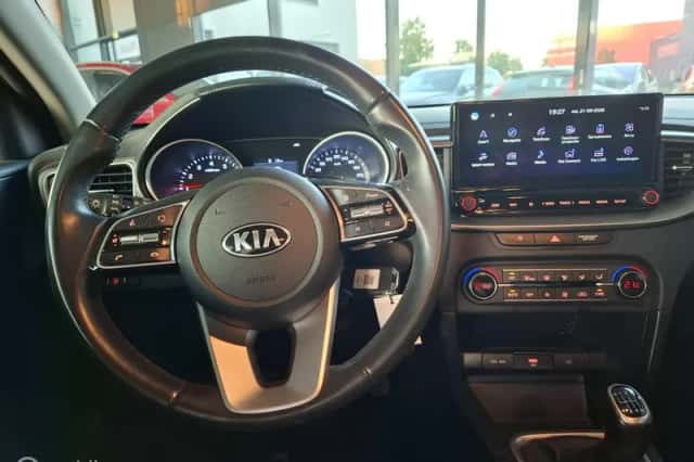 Kia Ceed (2021) thumbnail 4