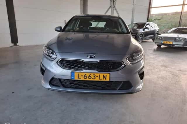 Kia Ceed (2021) thumbnail 5