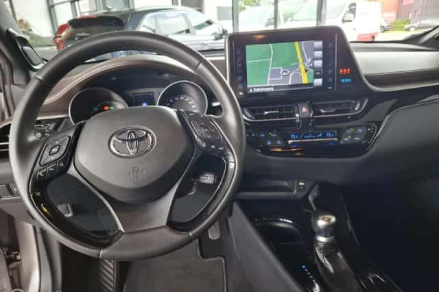 Toyota C-HR (2019) thumbnail 4